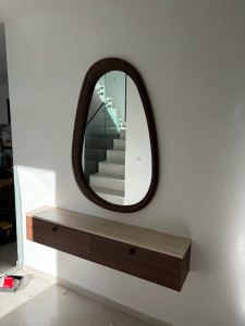 Photo de galerie - Meuble suspendue plus miroir