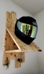 Photo de galerie - Fabrication de support de casque pour motard