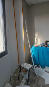 Photo de galerie - La pose de la toile et de la peinture 