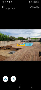 Photo de galerie - Terrasse bois autour d'une piscine 150m2