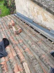 Photo de galerie - Une réparation de fuite de toiture 