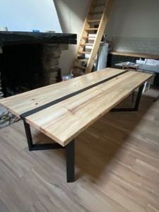 Photo de galerie - Réalisation table bois métal sur mesure 