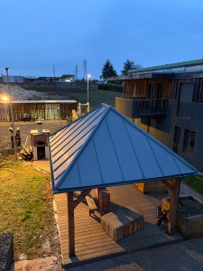 Photo de galerie - Kiosque en zinc quartz joints débouts