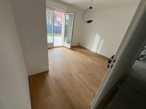 Photo de galerie - Coller parquet travailler avec  finitions