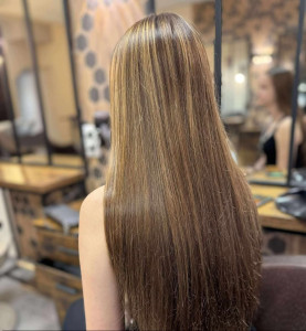 Photo de galerie - Un jolie blond soleil pour cette demoiselle 
pour donner un coup d eclat a ça couleur naturelle ?✂️
les ciseaux magiques de virginie 
06 23 25 01 49 