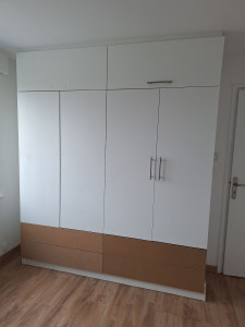 Photo de galerie - Fabrication d'une armoire avec tiroirs étagères et penderie 