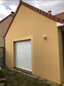 Photo de galerie - ? Avant / Après – Ravalement de façade en Essonne (91)

Une façade marquée par le temps peut complètement changer l’apparence d’une maison. Découvrez le résultat après notre intervention : nettoyage, préparation du support et ravalement de façade