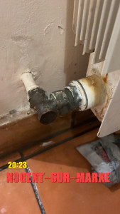 Photo de galerie - Réparation d’une fuite sur un radiateur remplacement de la filasse ainsi que la pâte à Joint remplacement de joint 