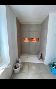 Photo de galerie - “Réalisation complète : pose de carrelage, travaux de placo, enduit et finition peinture — un chantier mené avec soin du début à la fin.