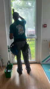 Photo de galerie - Nettoyeur de vitres