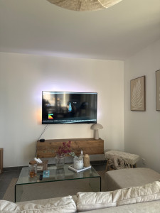Photo de galerie - Installation de télévision et meuble TV au mur