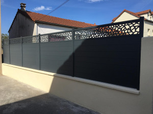 Photo de galerie - POSE CLOTURE ALUMINIUM 