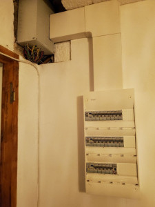 Photo de galerie - Coffret passage tableau haut avec nouveau tableau aux normes NFC15 100