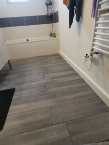 Photo de galerie - Nouveau carrelage effet bois grisé 