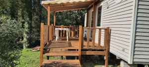 Photo de galerie - Réparation garde corps terrasse mobil-home et vernis protection sol et barrière.