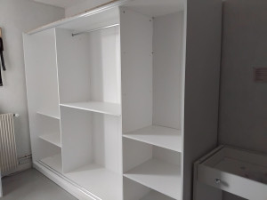 Photo de galerie - Montage de meubles en kit.