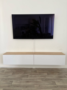 Photo de galerie - Montage et pose de meuble suspendu avec pose de baguette pour cables électrique 