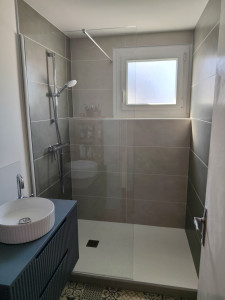 Photo de galerie - Rénovation salle de bain : pose faïence, et carrelage sol