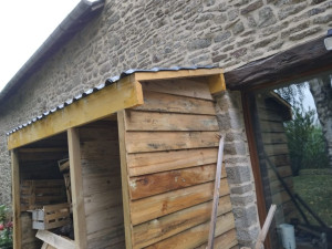 Photo de galerie - Réalisation d'un cabanon pour rangement du bois 