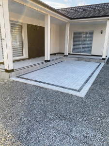 Photo de galerie - Réalisation d’une terrasse en pavé granit .