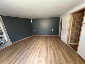 Photo de galerie - Rénovation complète de la chambre, isolation, Placo, bande peinture électricité pose parquet pose porte etc. travaux finis