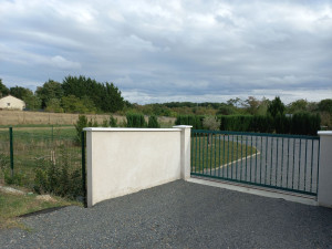 Photo de galerie - Voici  ce  chantier  de maçonnerie  murs, enduit ,posse portail 