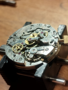 Photo de galerie - Réparation et entretien d'un chronophage landeron 48.
l'horlogerie fait partie de mes passions ce sera avec plaisir que je pourrais entretenir ou réparer dans la mesure du possible votre montre