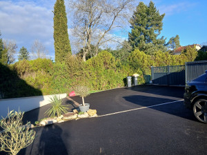 Photo de galerie - Aménagement extérieur: Fourniture et pose de portail, enrobé 