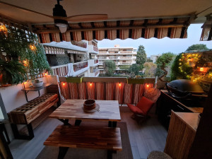 Photo de galerie - Création et fabrication d'une table sur mesure 
création et réalisation d'un bac à tortue 
mise en place des leds  et pose sur mesure d'un brise vue en bois 