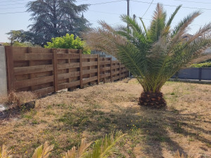 Photo de galerie - Réalisation du clôture en bois brise vue de 33 mètres de longueur sur 1m77 de hauteur