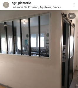 Photo de galerie - Pose de tout types de claustras/vérriére 
Instalation de tout types de portes coulissantes et á galandage
