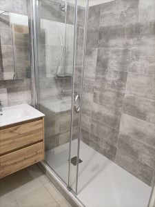 Photo de galerie - Salle de bain complète.
