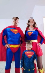Photo de galerie - Nouvel an 2023. Déguisement Supergirl superman et petit superman
