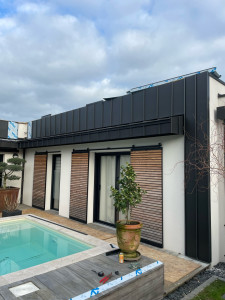Photo de galerie - Pose de bardage zinc anthracite