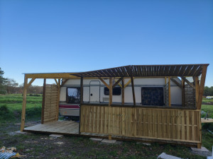 Photo de galerie - Création d'une terrasse bois et d'une pergola bio climatique