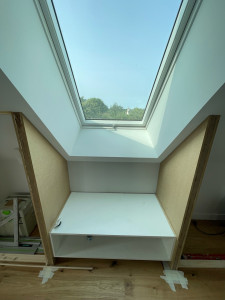 Photo de galerie - Aménagement sur mesure sous pente 