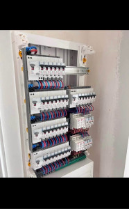 Photo de galerie - Pour réaliser le réseaux électrique de votre entreprise, maison, magasin, bureau, parking.... Electricien Lachoub propose à ces clients l’étude ,l’installation et la maintenance ?‍♂️ de réseaux électrique 