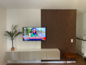 Photo de galerie - Pose des tasseaux et meuble. TV.