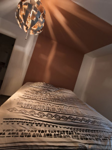 Photo de galerie - Après travaux tête de lit avec retour au plafond