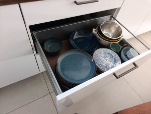 Photo de galerie - Rangement cuisine tiroir placard c'est mon organisation pour gagner plus de place et on a vider inutile trop vaisselle pourquoi 