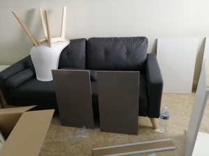 Photo de galerie - Montage de plusieurs meubles dans les appartements deux chambre pour étudiants. 