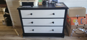 Photo de galerie - Ponçage + Peinture commode