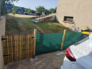 Photo de galerie - Pose d'une clôture avec portillons 