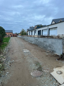 Photo de galerie - Réalisation du coffrage pour le coulage du mur en stepock