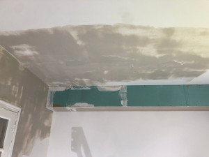 Photo de galerie - Réparation d'un plafond suite a un dégât des eaux:
3 passes d'enduit + ponçage
