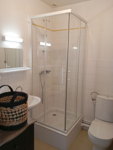 Photo de galerie - Pose d'une nouvelle cabine de douche.