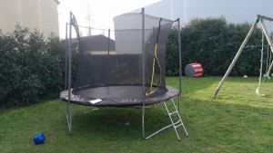 Photo de galerie - Montage de trampoline 