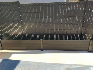 Photo de galerie - Pose barrières composite pour délimiter un espace