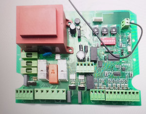 Photo de galerie - Dépannage immédiat, d'un portail électrique roulant. 
Diagnostic, réparation faite en 48h ayant la pièce de rechange. 