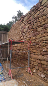 Photo de galerie - Mur en pierre, maçonnerie et rejointoiement 